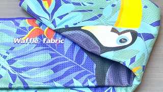 منشفة شاطئ مخصصة ناعمة ومتينة وخالية من الرمال